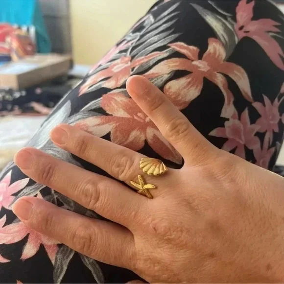 Seashell Starfish 18K Gold Stainless Steel Waterproof Adjustable Ring - Picture 9 of 10